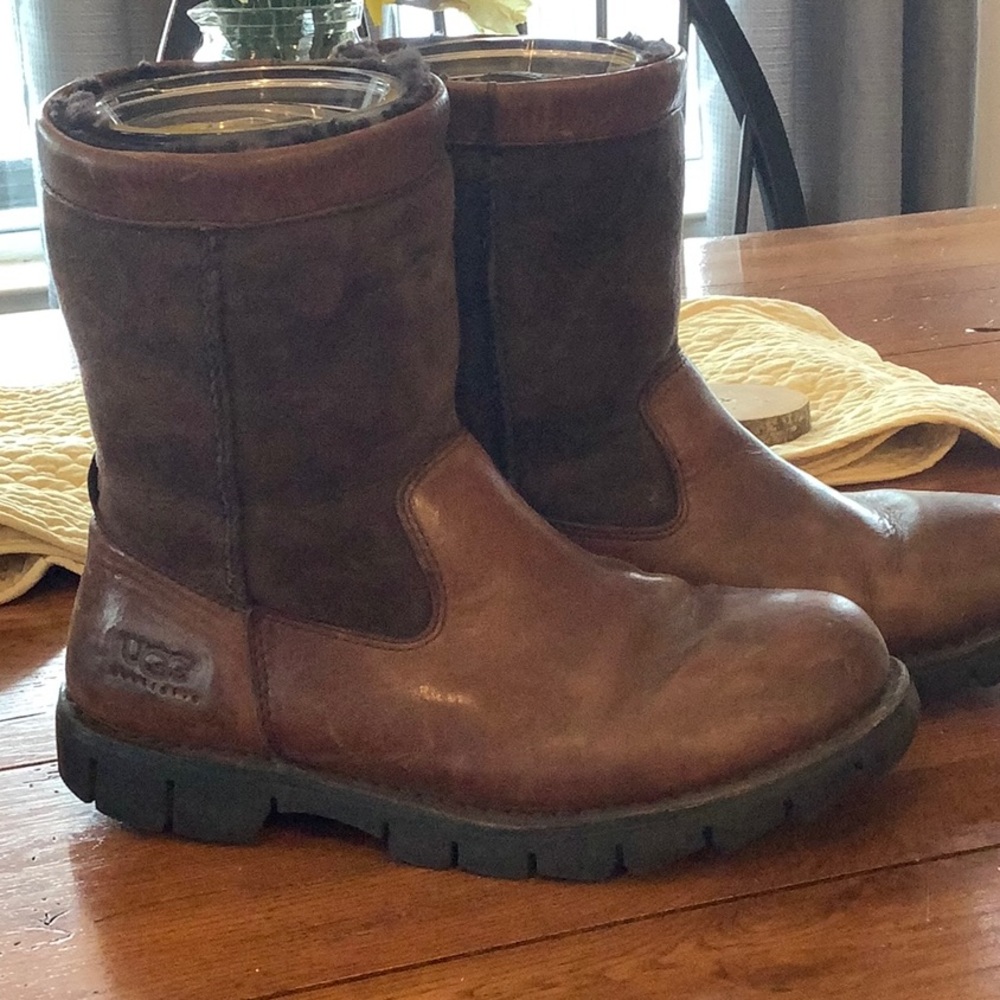 Uggs Beacon boots men’s size 8 - Brown